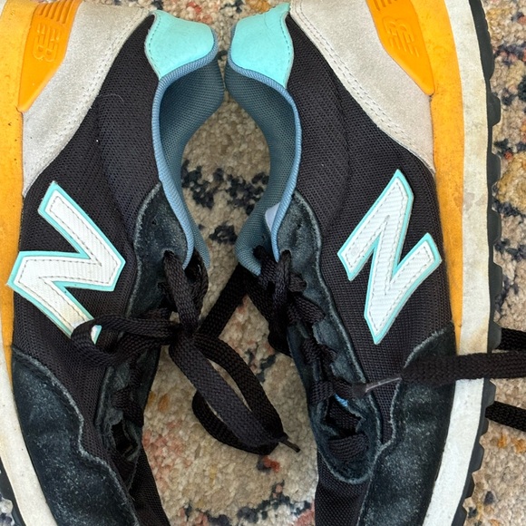 Women’s black new balance 515 sneakers size 9. Used but very much still wearable - Picture 3 of 7